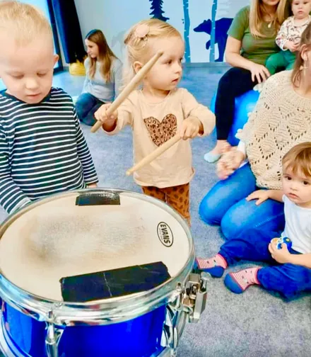 Zajęcia umuzykalniające z bębenkami